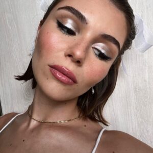 Olivia Giannulli Instagram - beautiful gloom 🧘‍♀️🫶🏻 also i posted a new youtube video (makeup look on the last 2 slides)