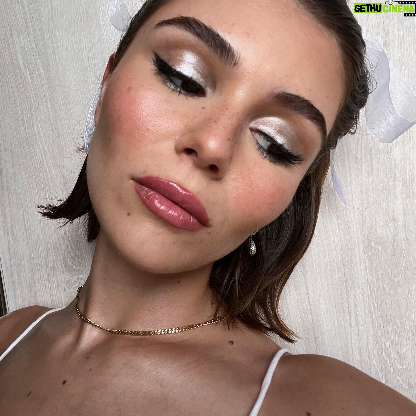 Olivia Giannulli - 3 Likes - beautiful gloom 🧘♀️🫶🏻 also i posted a new youtube video (makeup look on the last 2 slides)