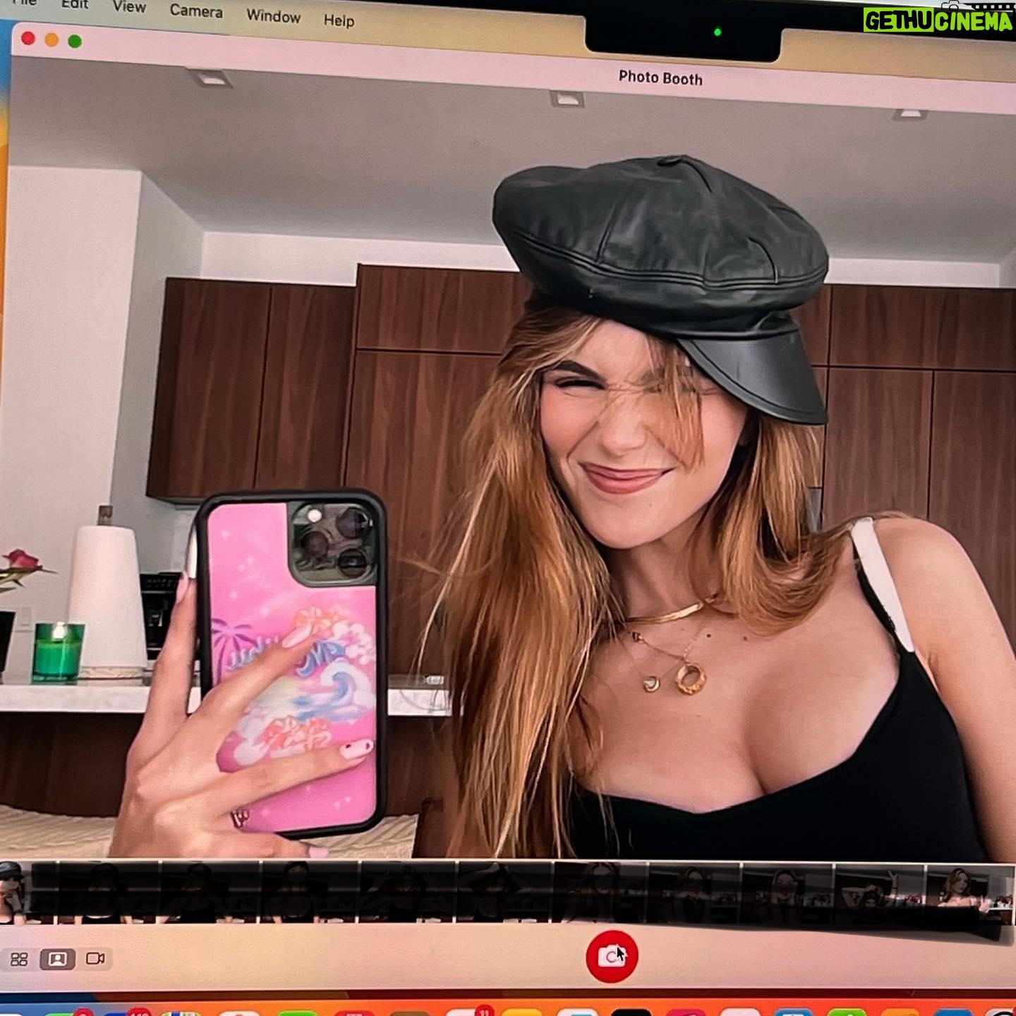 Olivia Giannulli Instagram - 👽 new youtube video today