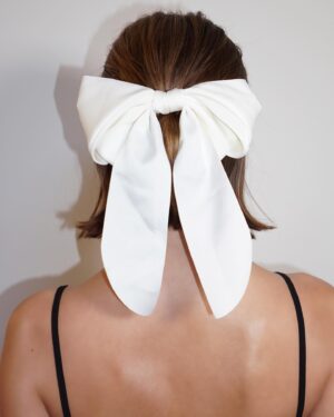 Olivia Giannulli Instagram - all about the bow 🤍🎀