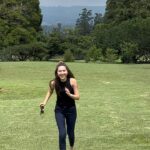 Olivia Jensen Instagram – Capek bolak balik naik turun @kki_kebunrayacibodasbrin setelah sekian kali video baru pas di tengah 🤭😂 Ok ini yang terakhir ya cus mau main di alam sekarang 💕🍃 #LifeWithNature