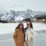 Olivia Jensen Instagram – Moment Dolomites 🏔✨ Di bulan April salju nya masih tebel begini 3 meter lebih tinggi di atas kita! Expektasi mau liat yang ijo-ijo, ternyata dingin nya bukan main ❄️ Ganti judul jadi white spring holiday hihi @sabjensen Alamnya bener bener one of a kind “Majestic” 🏔
.
#OJTravels #Dolomites #SouthTyrol
