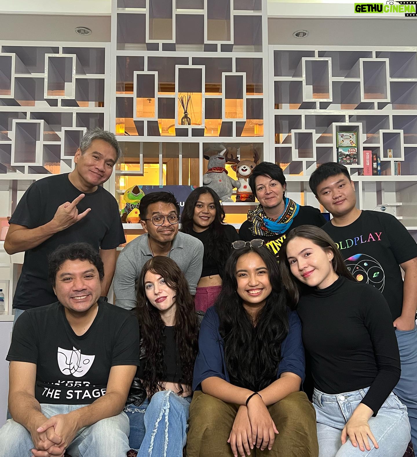 Olivia Jensen Instagram - Day 12 Meisner Intensive Workshop with @sightlinesactorsspace @jakartaplayers Cant believe its the last day already! It’s been such a fun time and interesting way of exploring acting 🎭 Thank you so much every one! Im gonna miss this ✨With Love OJ