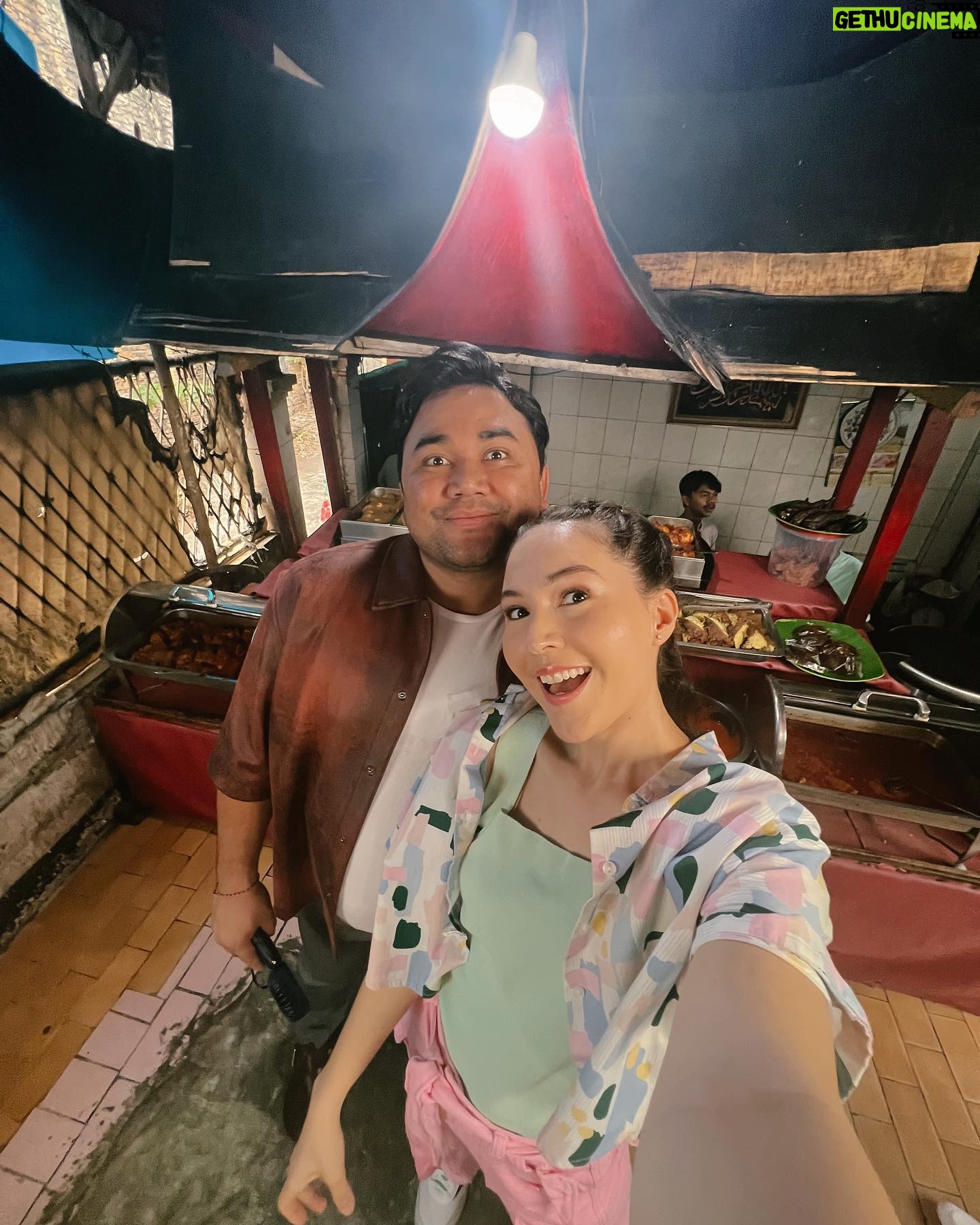 Olivia Jensen Instagram - Liburaan mau makan enak kaan wajib ke padang hidden gem ini lokasinya nanti di spill di @bikinlapertranstv 17:30 Sore ini yaa 👌🏼 Secret Spot! @ncess_nabati