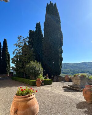 Olivia Jensen Instagram - Under the Tuscan Sun ☀️❤️ Hanya kisah buku atau realita yaa?