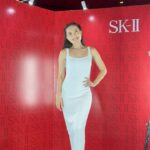 Olivia Jensen Instagram - Sleek, minimal and all white for @skii semalam 🕊✨ Styled by @iwanlatiff