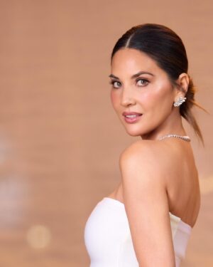 Olivia Munn Instagram - Vanity Fair Oscar Party @vanityfair 

Dress: Custom @Fendi
Stylists: @waymanandmicah 
Shoes : @jimmychoo 
Jewelry: @marli 
Makeup: @dianebuzzetta 
Hair: @cherilynrachelle 
Color: @ckaedingcolor 
Nails: @nailsbyshige 
Facial: @seansfix

Photos by @ryanwestphoto