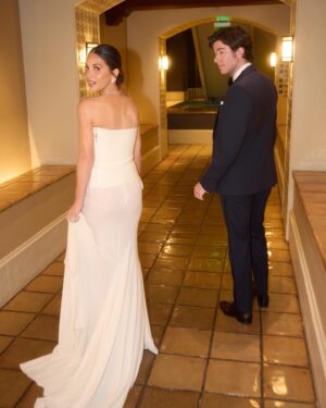 Olivia Munn Instagram - Vanity Fair Oscar Party @vanityfair 

Dress: Custom @Fendi
Stylists: @waymanandmicah 
Shoes : @jimmychoo 
Jewelry: @marli 
Makeup: @dianebuzzetta 
Hair: @cherilynrachelle 
Color: @ckaedingcolor 
Nails: @nailsbyshige 
Facial: @seansfix

Photos by @ryanwestphoto