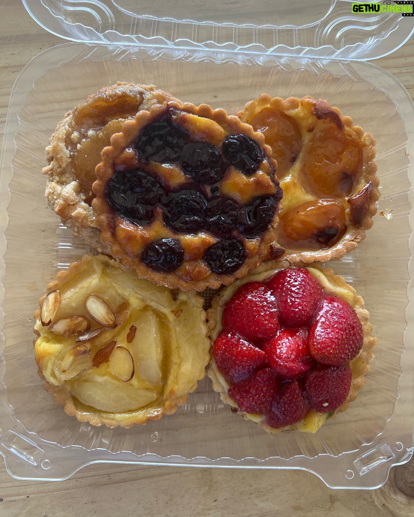 Olivia Munn Instagram - tiny pies cylinders when the sweetest friend @rachelantonoff comes to visit 🥧 (🔈sound on for last pic)
