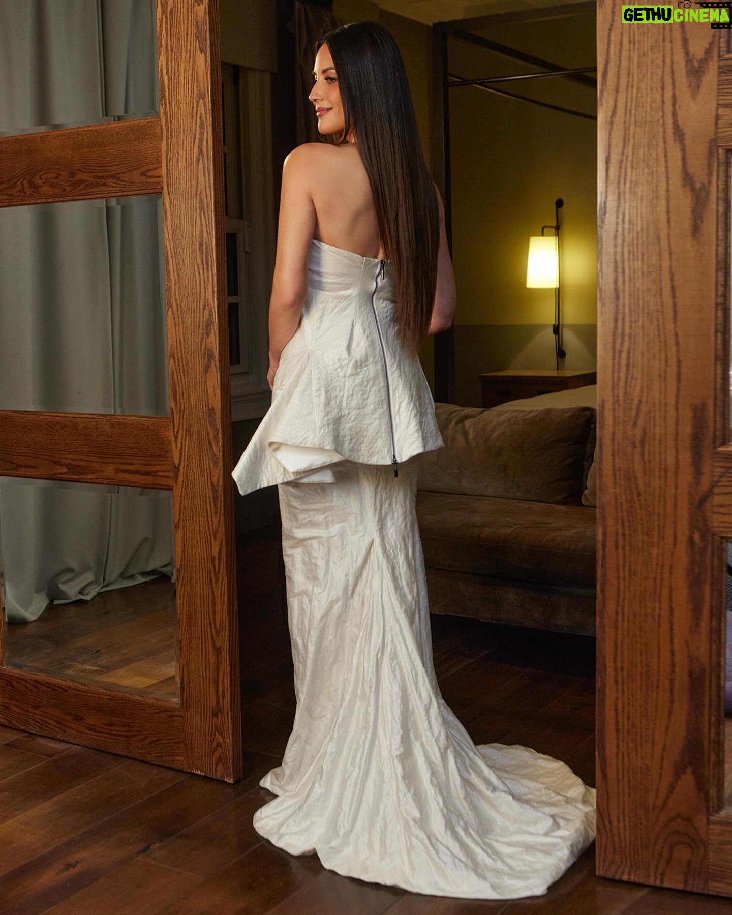 Olivia Munn Instagram - Last night for @theacademy Governor’s Awards Styled by: @waymanandmicah Dress: @Toni_Maticevski Jewels: @Djulajewelry Shoes: @jimmychoo Makeup: @dianebuzzetta Hair: @cherilynrachelle Nails: @nailsbyshige Facial: @seansfix 📸 @ryanwestphoto
