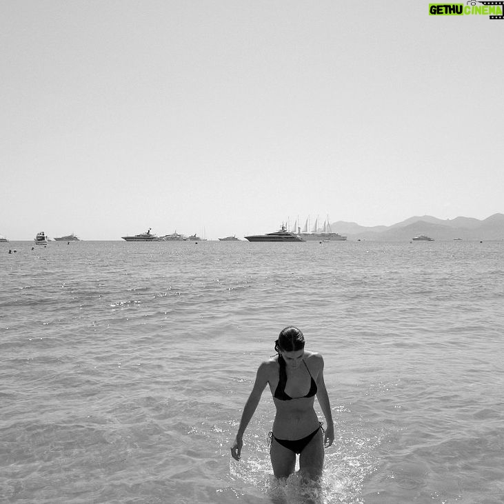 Olivia Rouyre Instagram - in the sea in cannes @julianunganostudio