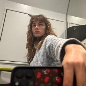 Olivia Rouyre Instagram - 🧎‍♀️🖼️