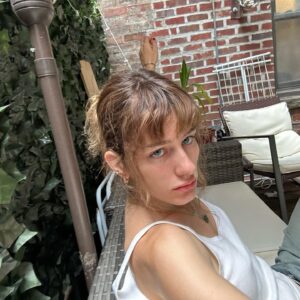 Olivia Rouyre Instagram - save a horse🐎

@alo