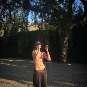 Olivia Rouyre Instagram - end of december ... new cookbook, yummy breakfasts, warm weather 🤸, traveling home !! full moon and lovely streets n richie hiding in plain sight 🪄

@alo