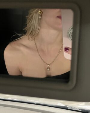 Olivia Scott Welch Instagram - Live from the Century City Mall parking garage! It’s Golden Globes night! @moetchandon