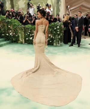 Olivier Rousteing Instagram - Last night we decided with Tyla to be made of Sand 🪐 
A piece that you can wear once if a lifetime . 
Welcome to the Balmain Garden of Time .
Styling @katieqian 🤍