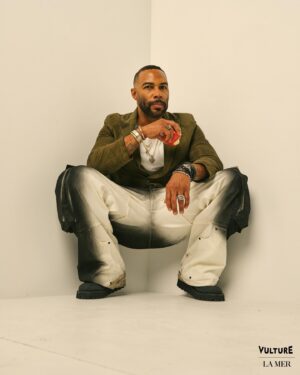Omari Hardwick Instagram - Til my wings finally flap
Til my broken vinyls scratch 
Til the records we broke
someday get matched by only what God’s got left in our batch
Til the roster is finally filled with only the players who can make the catch…
I seen things even the wildest dogs wouldn’t dare fetch
I’ve seen kings leaving 
the vilest writing on the wall til the paint left
& worst of all..i’ve seen dreams sliding til they fall & now they can’t seem to hatch
i am poet 
born to react
but paid to act
And was trained to change the train of thought you got perhaps…before your peace of mind became too much pain to stay on track…
To Live
To Die
But to remain in tact…whether yellow, red, brown, white or black…to come back & LIVE again.
#ToLiveAndDieAndLive …a special film made by a special team in a special city (The D)
🎥 🎬
*
Thank you @sundanceorg @vulture @apnews @latimes @nymag @gettyimages @imdb for lending more grace & stage to our story! Always humbled to do my pART.
*
Thank you @clay_visions @sansgene @clearweatherbrand & @zana_specdet for the superhero fits💪🏾
*
Thank you my bro @jordanclarksons & your @utahjazz for the game time fun to cap off a righteous #Sundance2023
🦅☀️🦅☀️🦅☀️🦅