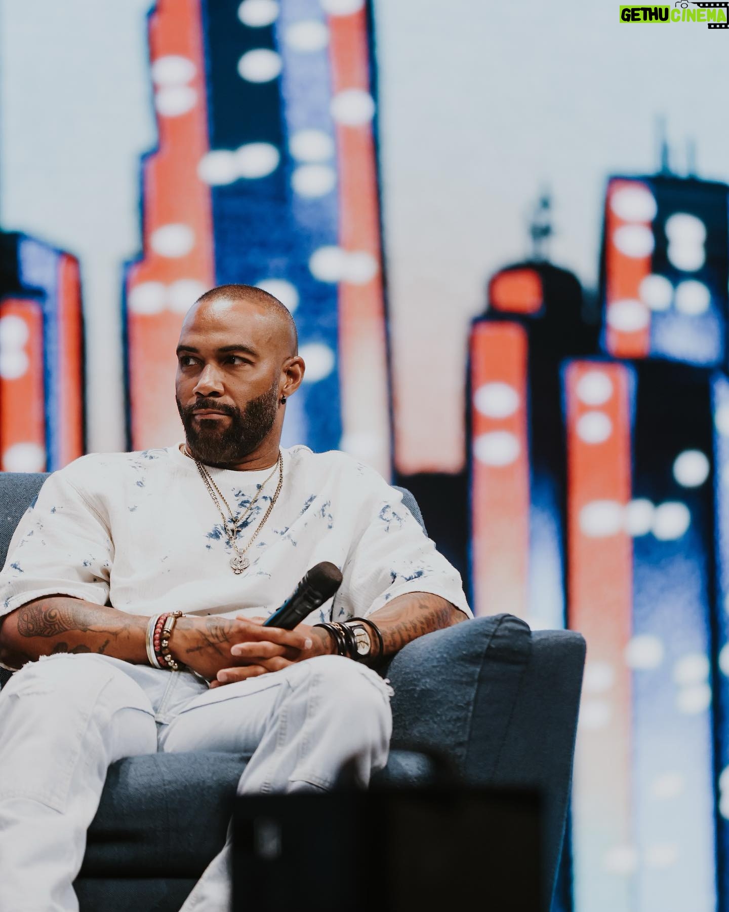 Omari Hardwick Instagram - Whenever you are asked to share a bit of your experiences, wisdom, losses, wins, joys, pains, LOVE…..it’s not only humbling but it slows your life down a bit & MOST importantly allows you to celebrate the journey of those around you…the people you’ve been put on this earth to inspire. Leaving you inspired by THEM! As i always say: quid pro quo….. ⚔️ @cbglades.lwb thank you for providing fellowship & inspiration for my tribe & i. Thank you for providing an inspiring Lil bro in your son, @charliehughez for me. 🗣️CH keep rallying loud @rallynights 💪🏾!@roosevelt_stewart_ii blessed to share the stage with your gifts! And ALL the young adults who showed up…humbled to have had your ear. Remember do YOU to the FULLEST. Then you can help others do THEM🙏🏾.