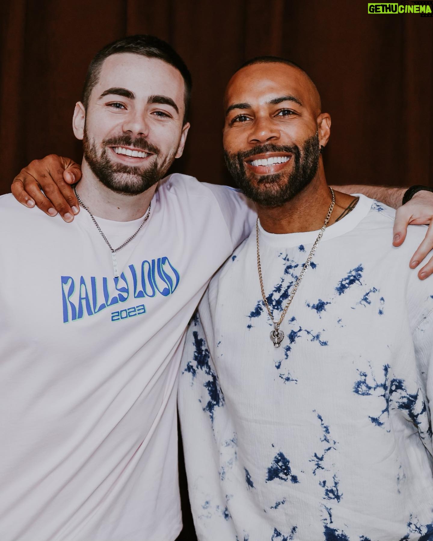 Omari Hardwick Instagram - Whenever you are asked to share a bit of your experiences, wisdom, losses, wins, joys, pains, LOVE…..it’s not only humbling but it slows your life down a bit & MOST importantly allows you to celebrate the journey of those around you…the people you’ve been put on this earth to inspire. Leaving you inspired by THEM! As i always say: quid pro quo….. ⚔️ @cbglades.lwb thank you for providing fellowship & inspiration for my tribe & i. Thank you for providing an inspiring Lil bro in your son, @charliehughez for me. 🗣️CH keep rallying loud @rallynights 💪🏾!@roosevelt_stewart_ii blessed to share the stage with your gifts! And ALL the young adults who showed up…humbled to have had your ear. Remember do YOU to the FULLEST. Then you can help others do THEM🙏🏾.