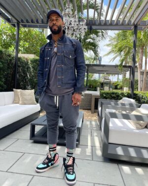 Omari Hardwick Instagram - for ALL the blessings in front of me….
GRATITUDE is enough of a caption🙏🏾