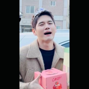 Ong Seong-wu Instagram - '힘쎈여자 강남순' 마지막 촬영을 했습니다! 
긴 시간 달려온 감독님, 배우, 스태프분들 너무 고생 많으셨고 웃으며 함께 해온 시간들 정말 소중하고 감사했습니다

긴 기간 동안 곁에서 챙겨주고 고생해준 헤메스 그리고 매니저형
덕분에 웃음을 잃지 않고 긍정의 에너지가 가득할 수 있었습니다

그리고 항상 큰 응원과 위로의 말들로 든든한 힘이 되어주시는 위로들도 진심으로 감사합니다

힘쎈여자 강남순 많이 사랑해주세요
곧 만나요!!❤️

#힘쎈여자강남순