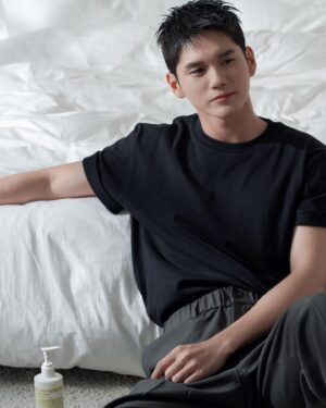 Ong Seong-wu Instagram - 🫧🧼🕯🥰
#광고 #멜린앤게츠 #malinandgoetz
