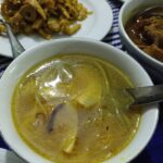 Orchita Sporshia Instagram - Rakhine cuisine ❤️ ভাপা সামুদ্রিক ইলিশ - বাঁশ কোড়ল - স্কুইড সালাদ - চালতার স্যুপ - বিন্নি ভাত - হাইস্যা - ঝিনুক সালাদ - ক্রাছাইং - মুন্ডি ..আর আমি the খাদুক 😊 #travelwithsporshia #bangladesh
