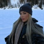 Oriana Marzoli Instagram - Un weekend a #courmayeur ☃️❄️🏂 cuál es tu foto fav? 🩵 y que espectáculo de sitio! Os iré enseñando más de la experiencia que hemos vivido en estos días porque tengo muchísimas fotos 🥰🫶🏻