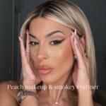 Oriana Marzoli Instagram - Amores os dejo aquí este #peachmakeup con estas tonalidades que son tendencia y con el eyeliner difuminado para una mirada más profunda. Qué os parece? Lo probarías?💞✨ - Sombras: @hudabeauty - Corrector: @maccosmetics_es - Máscara de pestañas: @maccosmetics_es - Colorete: @maccosmetics_es - Gloss: @maccosmetics_es - Iluminador: @hudabeauty Ragazzi vi lascio qui questo peach #makeup meraviglioso con l’eyeliner sfumato per uno sguardo più profondo. Cosa ne pensate? 💞✨