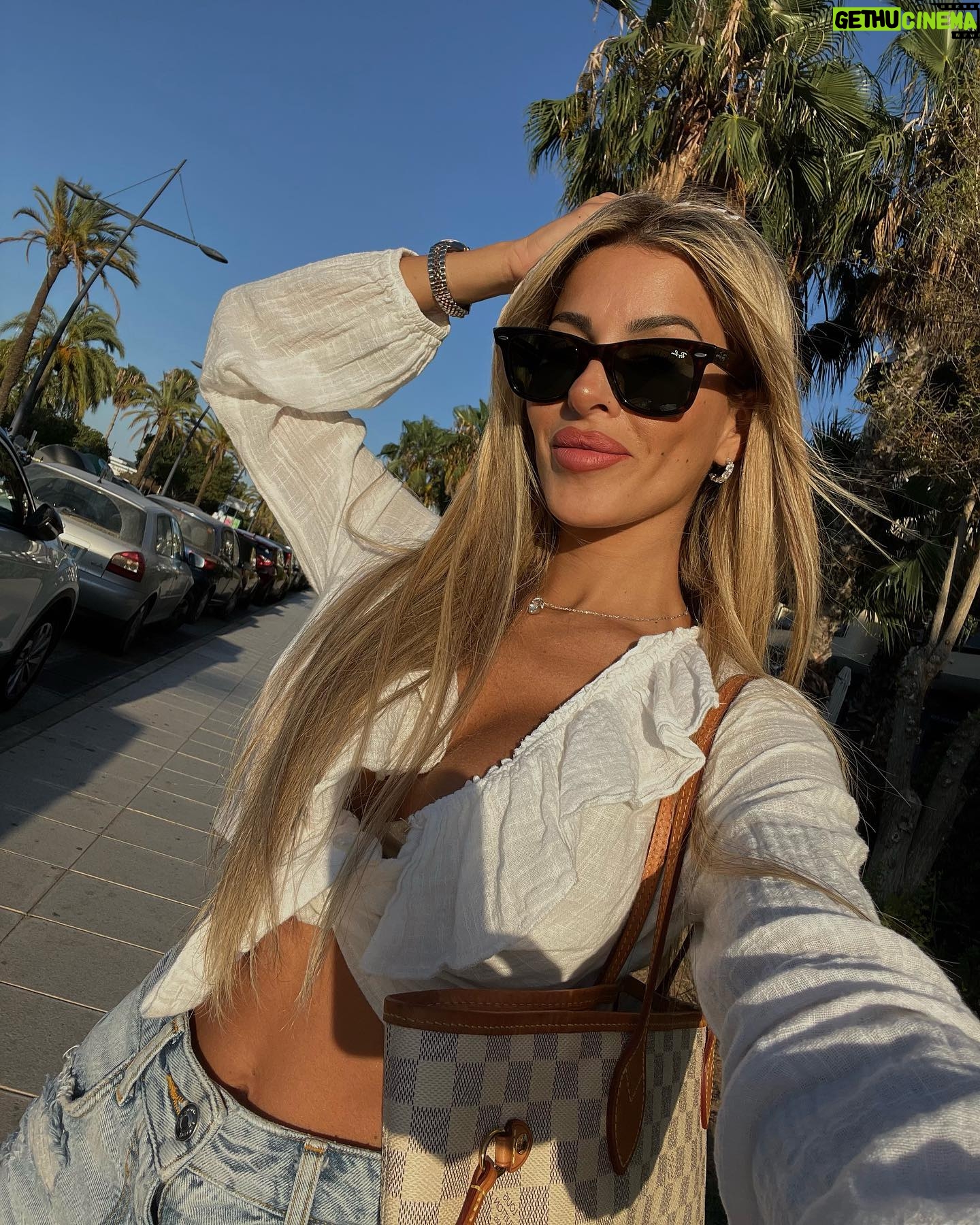 Oriana Marzoli Instagram - Only good vibes.π§πΌββοΈβ¨ @ibizabestholiday π«Άπ»
