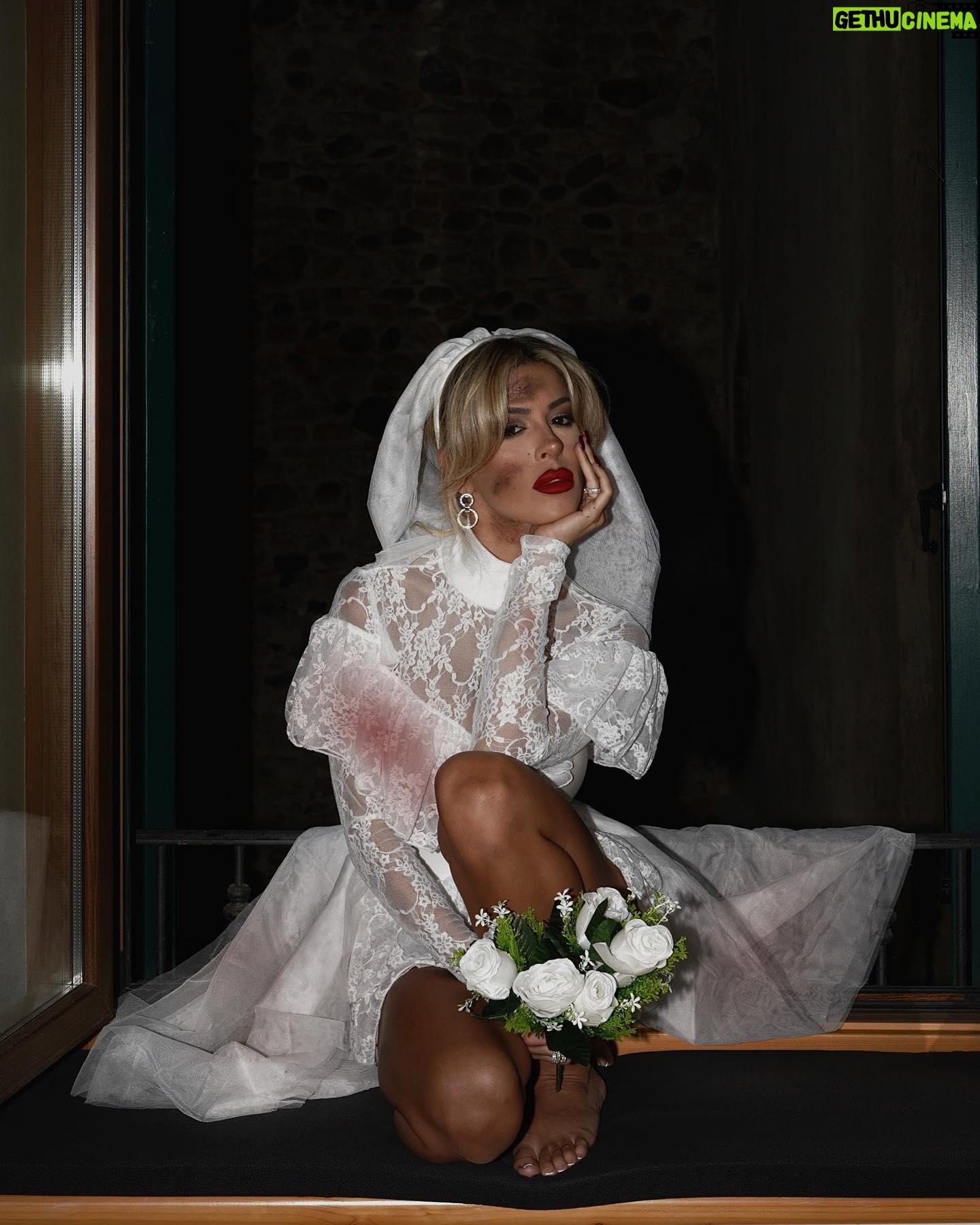 Oriana Marzoli Instagram - Where did my husband go? 🥀 @FashionNova #halloweencostume