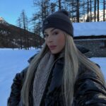 Oriana Marzoli Instagram - Un weekend a #courmayeur ☃️❄️🏂 cuál es tu foto fav? 🩵 y que espectáculo de sitio! Os iré enseñando más de la experiencia que hemos vivido en estos días porque tengo muchísimas fotos 🥰🫶🏻