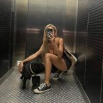 Oriana Marzoli Instagram - Con cuál de estos outfits te sientes identificado? 😊🫶🏻 Con quali di questi outfits ti senti più a tuo agio? 🤔