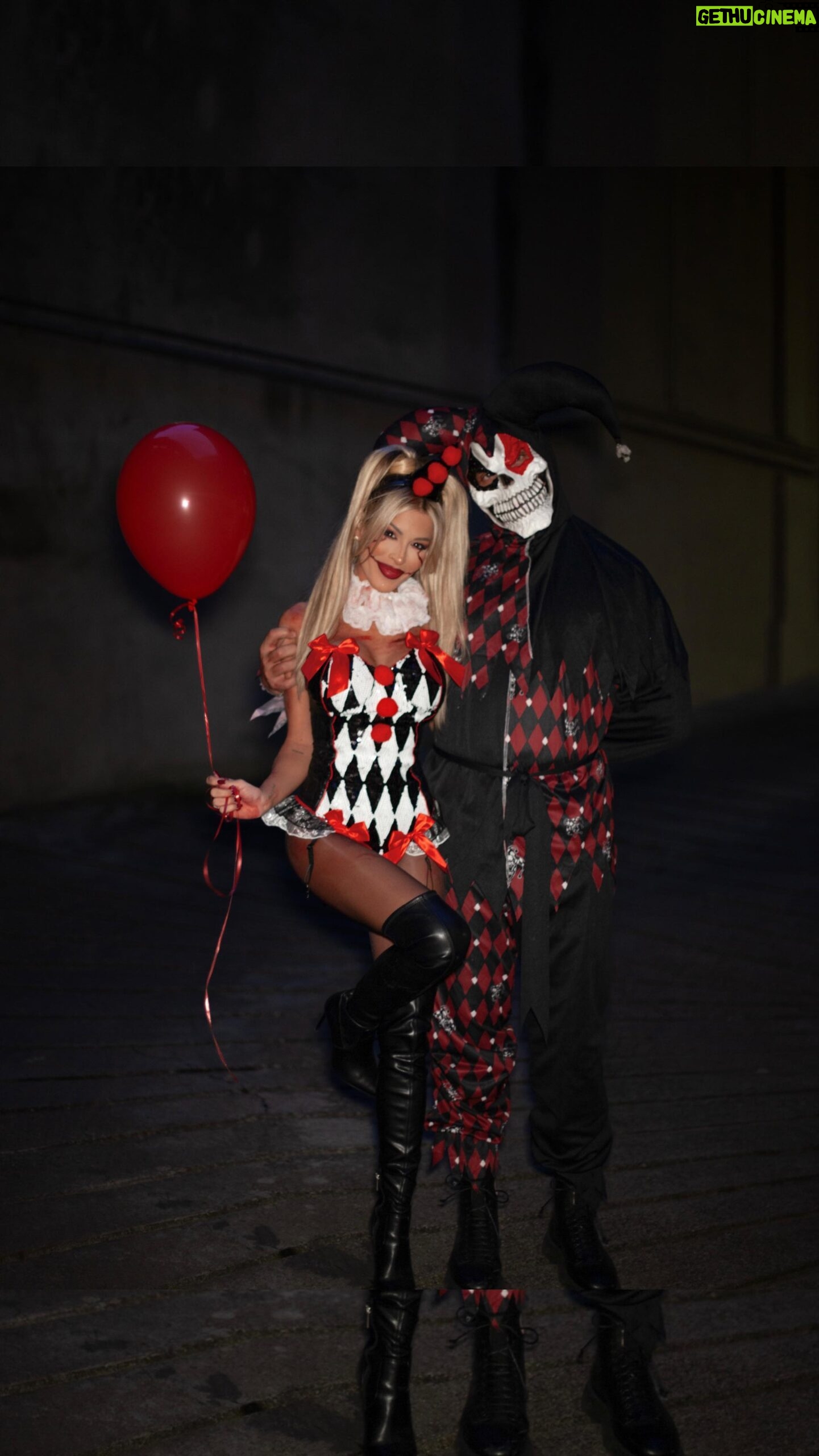 Oriana Marzoli Instagram - Do you want a balloon?🎈 @FashionNova 🤡🎃👻😈 #halloween #halloweencostume #couplegoals