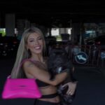 Oriana Marzoli Instagram - SORPRESA! 💖✨ cuántos os esperabais este cambio de look? 🤩🤔 #cocco lo tenía claro😅lleva años acompañándome a @peluqueria_francis 🫶🏻 Por otra parte, no sabéis lo bien que me siento volviendo a ver a cocco chicos, lo he echado demasiado de menos y aunque ha estado todo este tiempo con mi madre (que lo adora) no tenéis ni idea de lo duro que se me ha hecho y cuánto he llorado por no estar con él. 💔 No me gusta mostrarme tan sensible a veces (error mío) pero tenía ganas de decirlo. COCCO TE AMO CON TODO MI CORAZÓN* ❤️ Quanti di voi vi aspettavate questo cambio di look? Hahaha 🤪 cocco si se lo aspettava perché sono anni che mi accompagna dal parrucchiere 💇🏼‍♀️ e da un’altra parte, vi volevo confessare che non avete idea di quanto mi è mancato cocco, quanto ho sofferto per non stare con lui, anche se stava con mia mamma che lo adora. Faccio molta fatica a mostrarmi a volte così sensibile (errore mio) ma avevo voglia di dirlo: cocco ti amo con tutto il mio cuore* ❤️