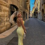 Oriana Marzoli Instagram - What is your favorite picture? 🥰✨ . . . . . I’m in love with this dress @sheinofficial @shein_spain #SHEINforAll #SHEINpartner Código descuento: orianam15 🌻 SHEIN VCAY Ditsy Floral Print Crisscross Backless Cami Dress: 18112988🌼 sz2305164184225655 Link: https://shein.top/gsni24t 🌺