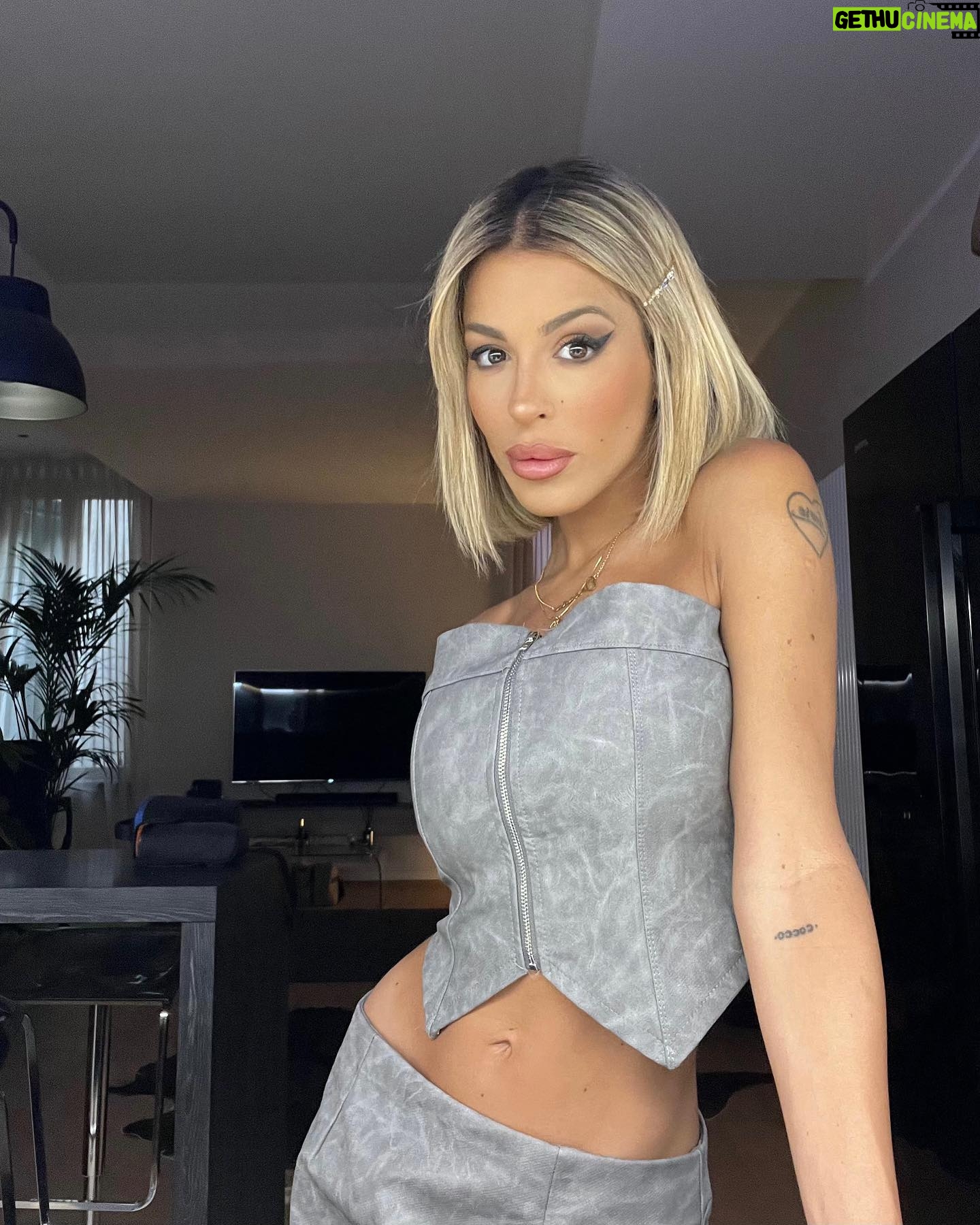 Oriana Marzoli Instagram - Wearing @fashionnova in Verona! ๐๐ฎ๐นโจI love so much this set๐๐ป๐คฉ