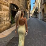 Oriana Marzoli Instagram - What is your favorite picture? 🥰✨ . . . . . I’m in love with this dress @sheinofficial @shein_spain #SHEINforAll #SHEINpartner Código descuento: orianam15 🌻 SHEIN VCAY Ditsy Floral Print Crisscross Backless Cami Dress: 18112988🌼 sz2305164184225655 Link: https://shein.top/gsni24t 🌺