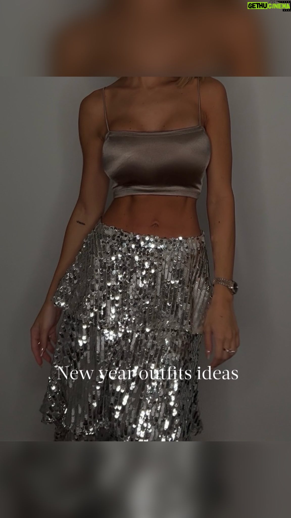 Oriana Marzoli Instagram - Chicos! Lo prometido es deuda así que aquí os dejo mis ideas #outfits #outfitinspiration para esta noche vieja/capodanno 🤩✨🥂🍾🎇🎆🎉 cuál te pondrías tú? 🤔 contadme! 😃