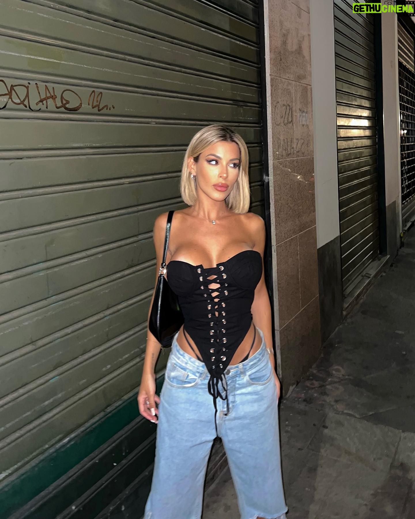 Oriana Marzoli Instagram - “Che carinaaa questa bambinaaa”. Cit: DDM ❤️