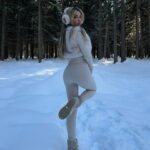 Oriana Marzoli Instagram - Un poco más de #frozen en #courmayeur ❄️☃️ POR CIERTO CHICOS! mañana nuevo vídeo en mi canal de YT: oriana_marzoli 🥳🥳🥳