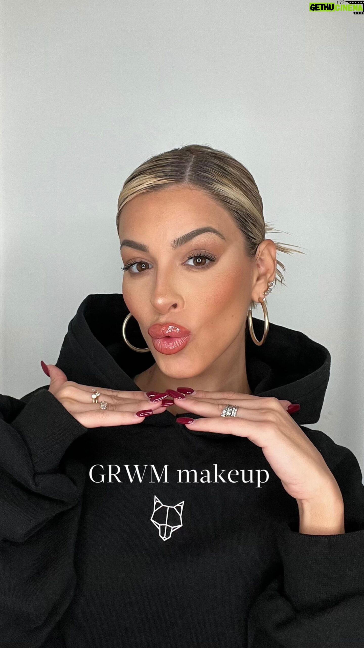 Oriana Marzoli Instagram - GRWM makeup💄✨Chicos os dejo aquí un maquillaje para el día a día con algún truquito que otro (sobre todo el de la nariz). DEJADME SUGERENCIAS por aquí de qué otro tipo de maquillaje queréis que haga, por ejemplo yo había pensado en uno un poco más potente para un evento, fiesta, cóctel…qué os parece? Dadme ideas! 🫶🏻 🇮🇹 GRWM makeup💄✨Ragazzi, vi lascio qui un trucco per la vita di tutti i giorni con qualche piccolo trucchetto (soprattutto quello per il naso). LASCIATEMI QUI DEI CONSIGLI su quale altro tipo di trucco volete che faccia, ad esempio ne avevo pensato uno un po’ più potente per un evento, una festa, un cocktail...che ne dite? Datemi delle idee! 🫶🏻