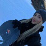 Oriana Marzoli Instagram - Un weekend a #courmayeur ☃️❄️🏂 cuál es tu foto fav? 🩵 y que espectáculo de sitio! Os iré enseñando más de la experiencia que hemos vivido en estos días porque tengo muchísimas fotos 🥰🫶🏻