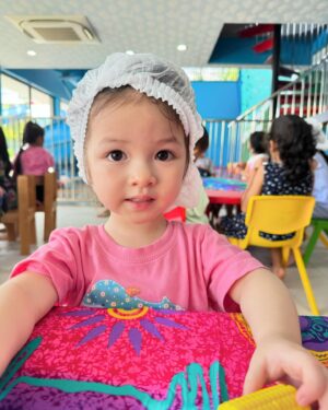 Ornjira Lamwilai Instagram - เอ็นดูไม่ไหว สุดที่รักของหม่ามี๊ @loveleia.lee 🩷