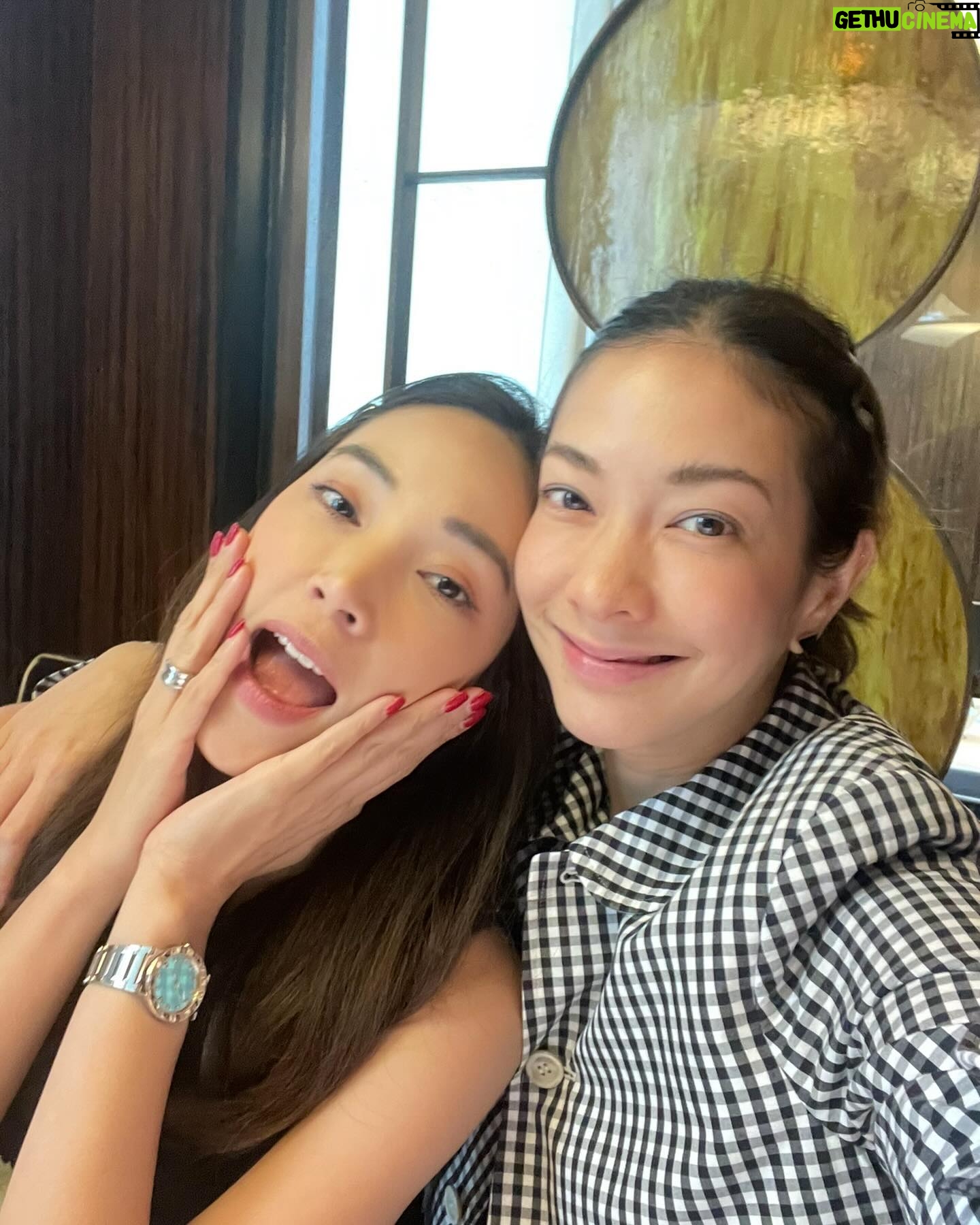 Ornjira Lamwilai Instagram - Happy birthday my super sis @maypitchy ปีนี้ พี่เมย์ มีเรื่องหน้ายินดีหลายเรื่อง …. อยู่กันมาครึ่งชีวิตแล้วนะ ร้ากกก และน้องจะอยู่ตรงนี้ เสมอน้าาาา ขอให้ เบบี๋มาเร็ววันเร็วคืนน้าาาา 🩷🩷🩷