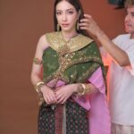 Ornjira Lamwilai Instagram - หญิงไทยใจงามมาก… @pai_makeup @boys_hairstylist @ratsapa_thaioriginalcostume @giftratree_studio