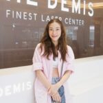 Ornjira Lamwilai Instagram - คนชอบทักว่าหน้าเด็กกก ตัวนี้ เลยชอบมากกกก skin radiance ที่ @thedemis กับ คุณหมอ @drjoe_thedemis กลับมาซำ้เพระความประทับใจล้วน เลิฟฟฟฟมากค่าาา 🩷🩷🩷