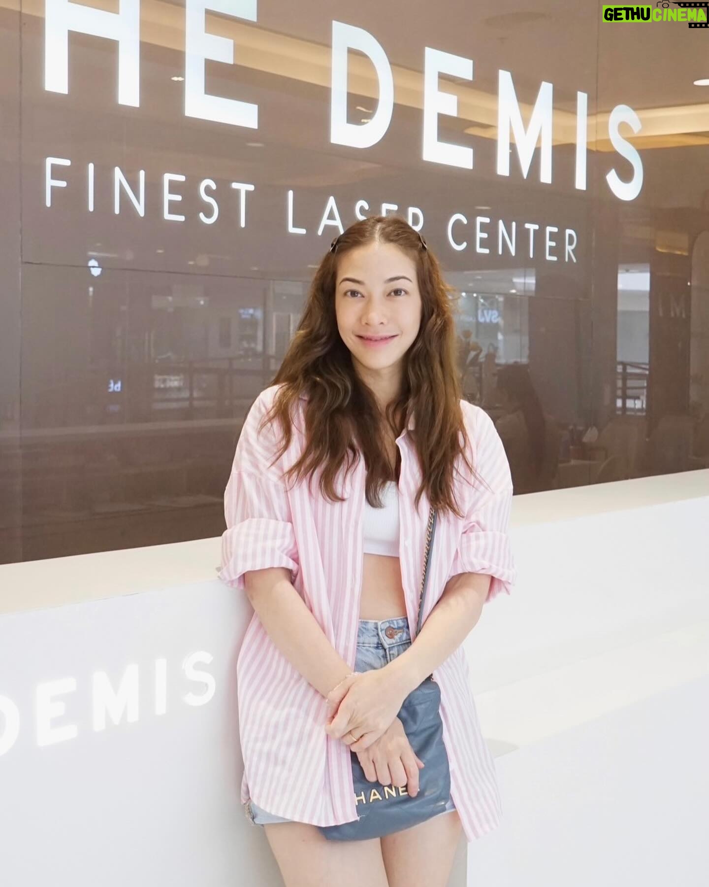 Ornjira Lamwilai Instagram - คนชอบทักว่าหน้าเด็กกก ตัวนี้ เลยชอบมากกกก skin radiance ที่ @thedemis กับ คุณหมอ @drjoe_thedemis กลับมาซำ้เพระความประทับใจล้วน เลิฟฟฟฟมากค่าาา 🩷🩷🩷