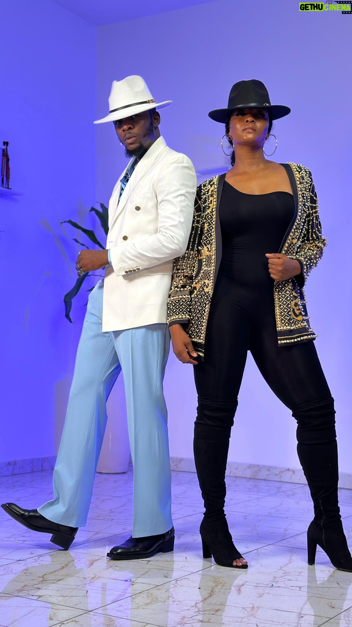 Osas Ighodaro Instagram - ✨ KITALE ✨Did we hit every beat? 💃🏽🕺🏿| @officialosas x @iamitom 🎶🎤| ‘Kitale ’ - Sam One ✨To edit like @iamitom , check the link in his bio✨ #Kitale #dance #goodtimes #frankitom #OsasIghodaro #bless ✨🤎