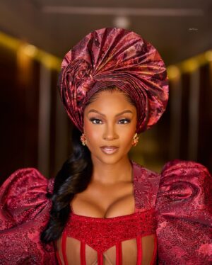 Osas Ighodaro Instagram - 💜 About this weekend … Absolute Beautiful time celebrating my darling boo @andrea.oi and her hubby Eghosa! Congratulations!! Congratulations!! 

The celebration was like no other and the venue was like a magical dream! Everything was so beautiful! I’m so happy for you both and as an honorary Iyamah sister, lol, it was beautiful to celebrate you both! 

Congratulations once again & May God bless your union! XoxoxO 💐💜💐

Outfit | @veekeejames_official
Makeup |  @lokengoo
Hair | @touchofibee
Gele | @chygele 
Photography | @officialphotofreak 

#FortheLoveofEden #AndreaIyamah #wedding #blessed 💐
